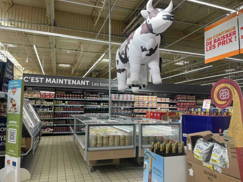 vache gonflable saveurs normandie carrefour caen