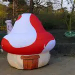 PLV maison gonflable Schtoumpf