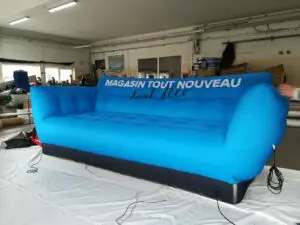 PLV gonflable magasin et centre commercial structure gonflable geante airsystems airstyle Fly Strasbourg 1 scaled 1 canapé gonflable géant