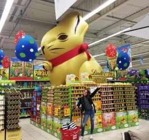 PLV gonflable magasin et centre commercial AIRSYSTEMS AIRSOLID LAPIN GONFLABLE LINDT 3 e1574699530332 Mascotte gonflable - Lapins de pâques gonflables Lindt