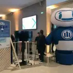 AIRSYSTEMS - Spécialiste Structures gonflables : MASCOTTE GONFLABLE : ROBOT ALLIANZ "ASK