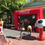 AIRSYSTEMS - Spécialiste Structures gonflables : STRUCTURES SPORTIVES GONFLABLES : Terrain de sport, but gonflable - Coca-cola