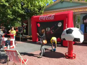 AIRSYSTEMS - Spécialiste Structures gonflables : STRUCTURES SPORTIVES GONFLABLES : Terrain de sport, but gonflable - Coca-cola