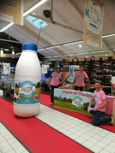 PLV gonflables : bouteille gonflable de lait Juste & Vendéen