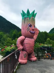 Mascotte gonflable événementiel mascotte gonflable arbre gonflable airsystems airstyle tiboju pays suspendu des geants aillons 1 1 PLV mascotte gonflable arbre gonflable : PLV mascottes gonflables