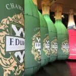 plv bouteilles gonflables champagne jeeper