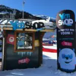 Totems gonflables publicitaires : totem gonflable publicitaire Yéti Shop Méribel