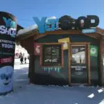 Totems gonflables publicitaires : totem gonflable publicitaire Yéti Shop Méribel