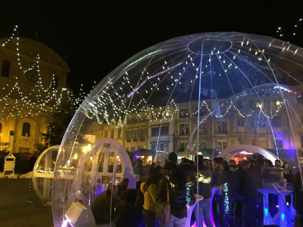 Bulle transparente salon et événement AIRSYSTEMS AIRCRYSTAL Yverdon les Bains Bulles gonflables Marche de Noel 8 10m 1 scaled 9 bulle événement