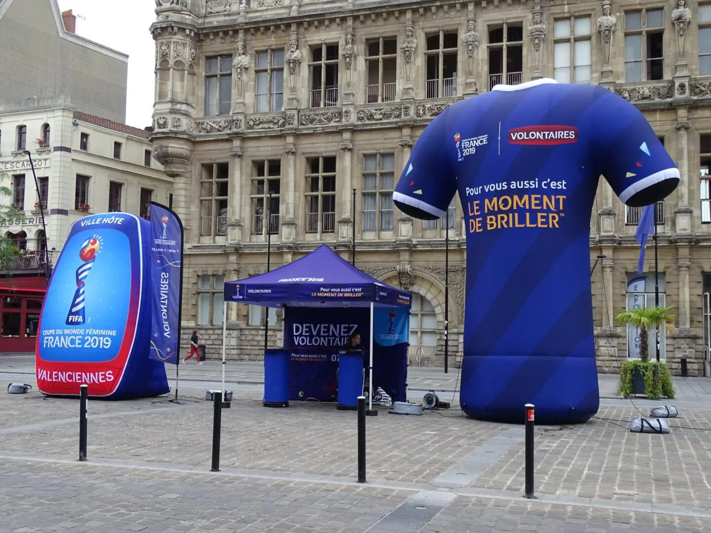 Totem gonflable et colonne gonflable publicitaire totem gonflable sur mesure gonflable airsystems airstyle fifa france 2019 3 scaled 4 totem gonflable sur-mesure : totems et colonnes gonflables
