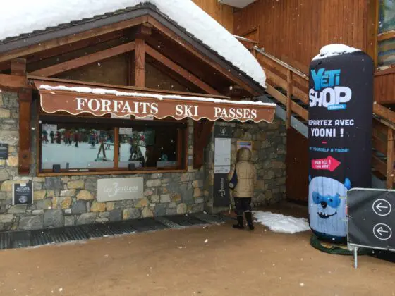 totems gonflables publicitaires airsystems airsolid yooni park meribel 3 1 scaled 4