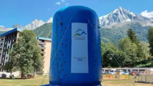 mur-escalade-gonflable-decathlon-en-passant-par-la-montagne-1