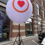 ballon-sur-mat-coeur-rouge-1