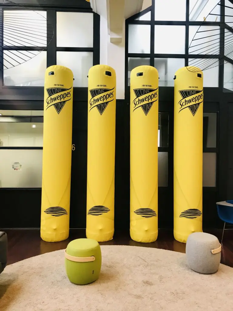 totem gonflable publicitaire schweppes 7