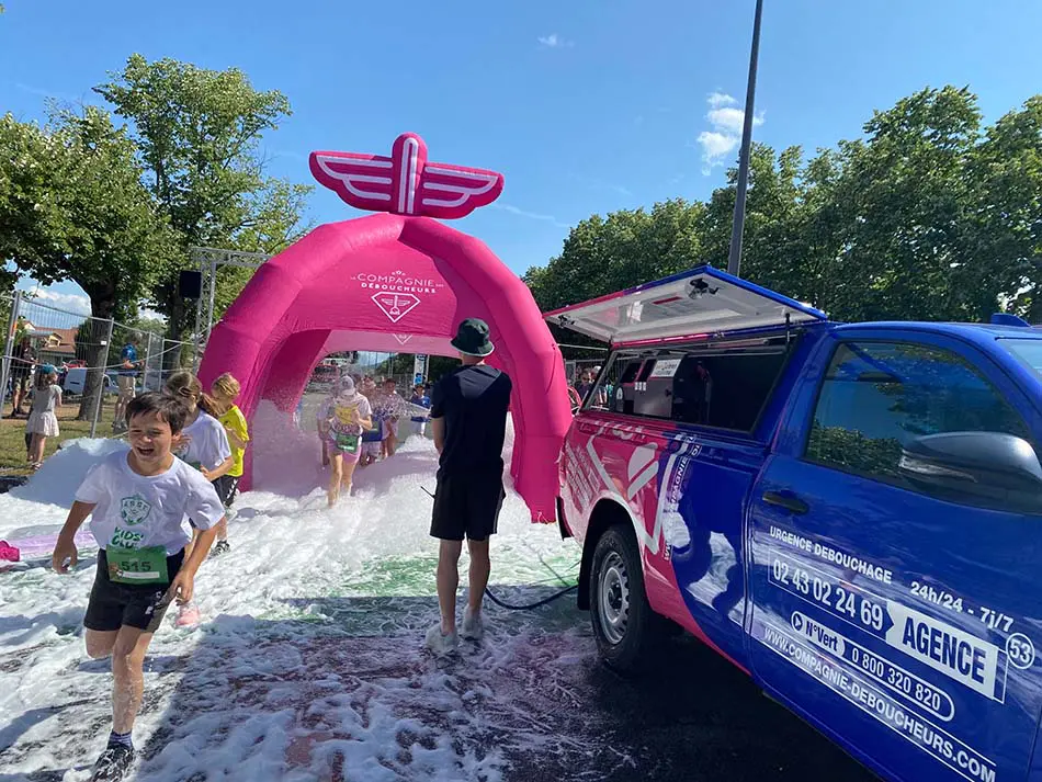 Stands gonflables Compagnie des Déboucheurs stand gonflable spider compagnie deboucheurs 4 stands gonflables compagnie des deboucheurs
