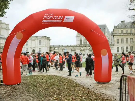Air captif ou air pulsé pour votre structure gonflable ? Airsystems France arche gonflable xiaomi pop run 1 arche gonflablee xiaomi ruban rose