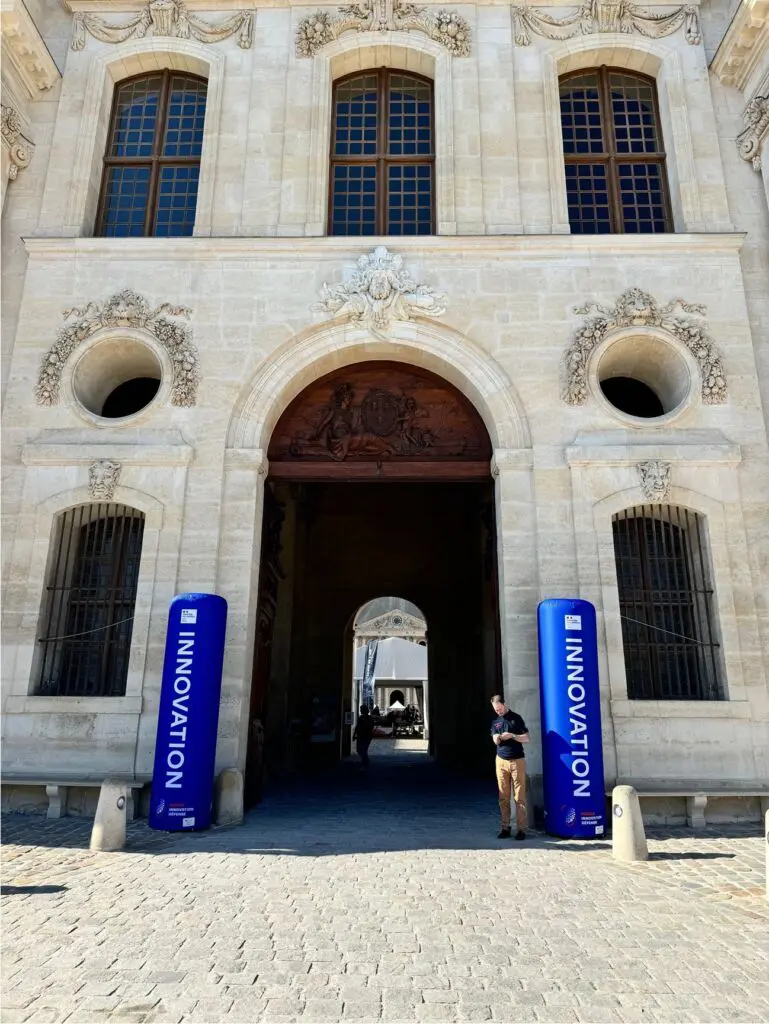 totems gonflables ministère des armées