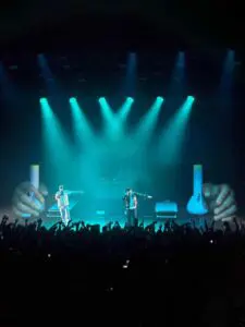 Gonflable géant concert et festival Mains gonflables Non Stop Productions Condition Publique mains gonflables non stop productions