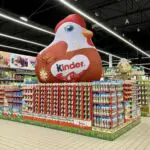 plv gonflable magasin poule gonflable Kinder