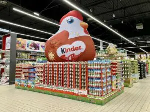 plv gonflable magasin poule gonflable Kinder