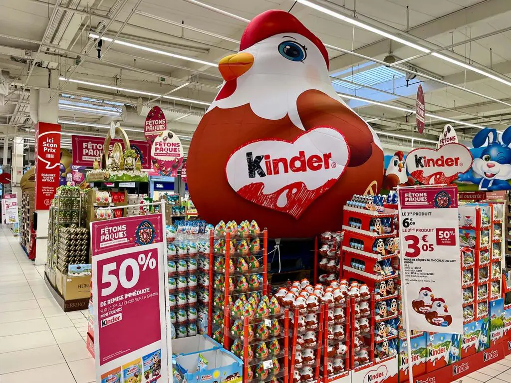 poule gonflable kinder ferrero