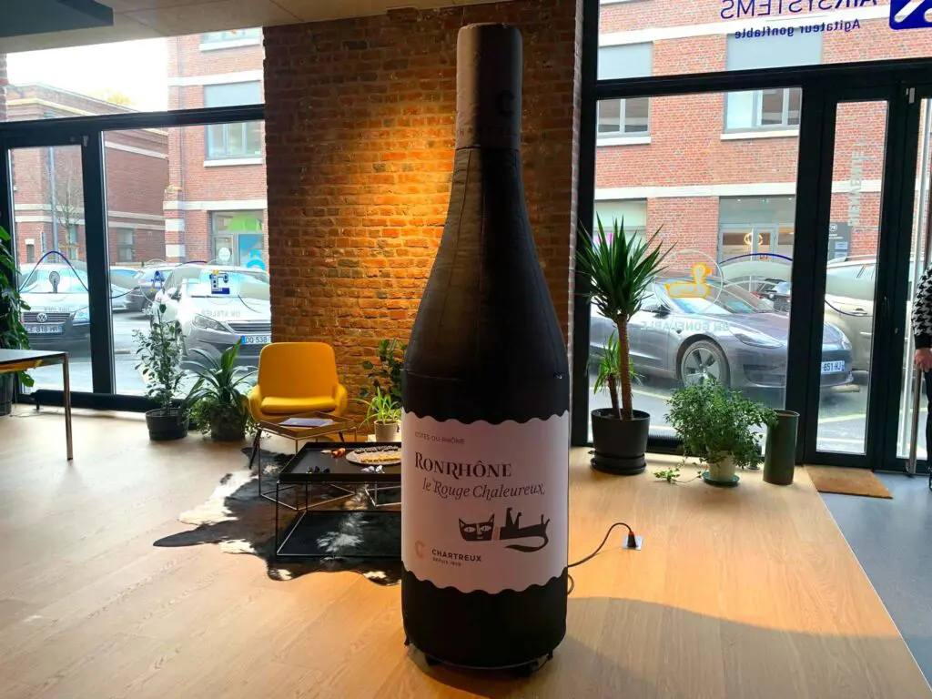 bouteille gonflable ronrhone vin rouge