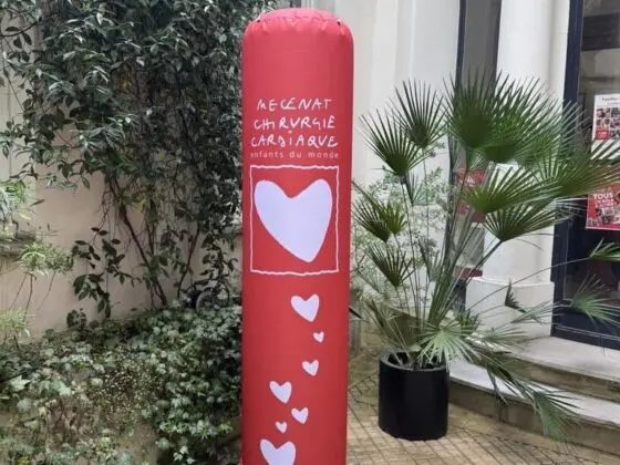 totem gonflable mécénat chirurgie cardiaque