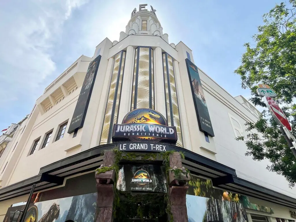 plv gonflable jurassic world grand rex 1