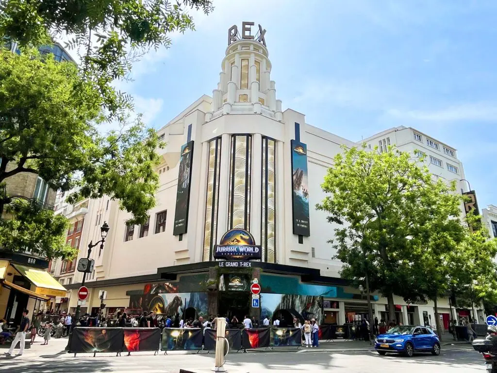 plv gonflable jurassic world grand rex