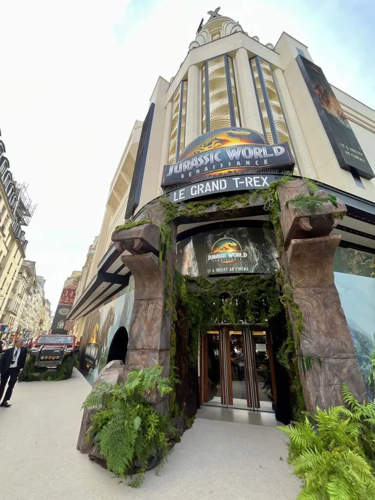 plv gonflable jurassic world grand rex 3
