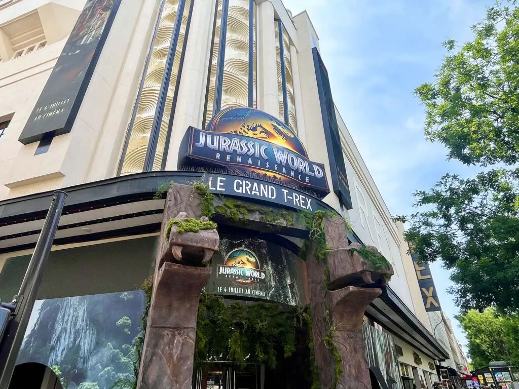 plv gonflable jurassic world grand rex 4