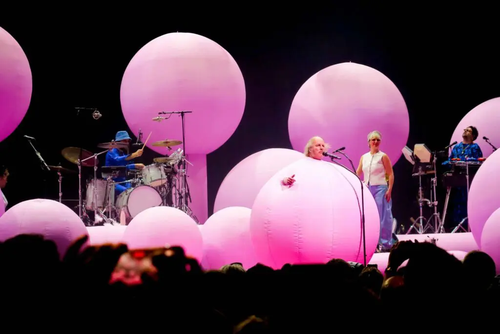 ballons gonflables philippe katerine