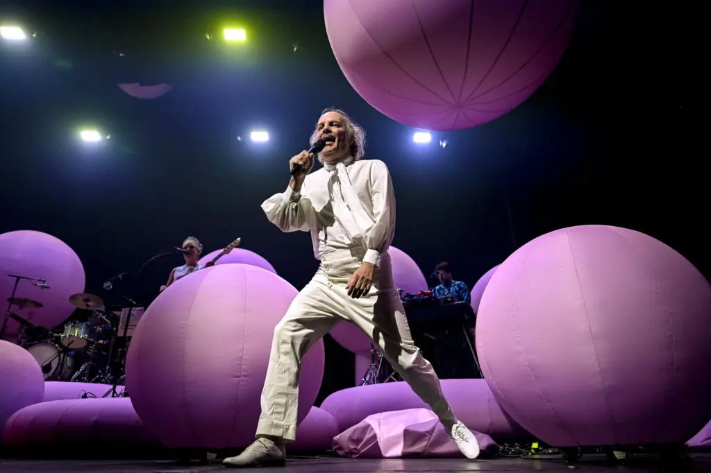 Ballons gonflables Philippe Katerine credit maxime jegat