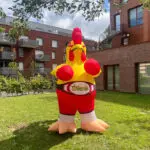 mascotte poulet gonflable dédé