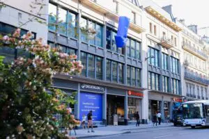 PLV gonflable magasin et centre commercial fleche gonflable decathlon fleche gonflable decathlon