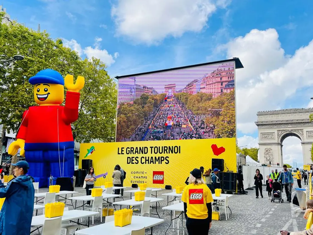 mascotte gonflable lego 3
