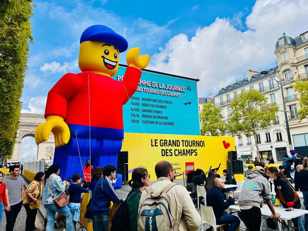 mascotte gonflable lego 5