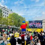 mascotte gonflable lego champs elysées