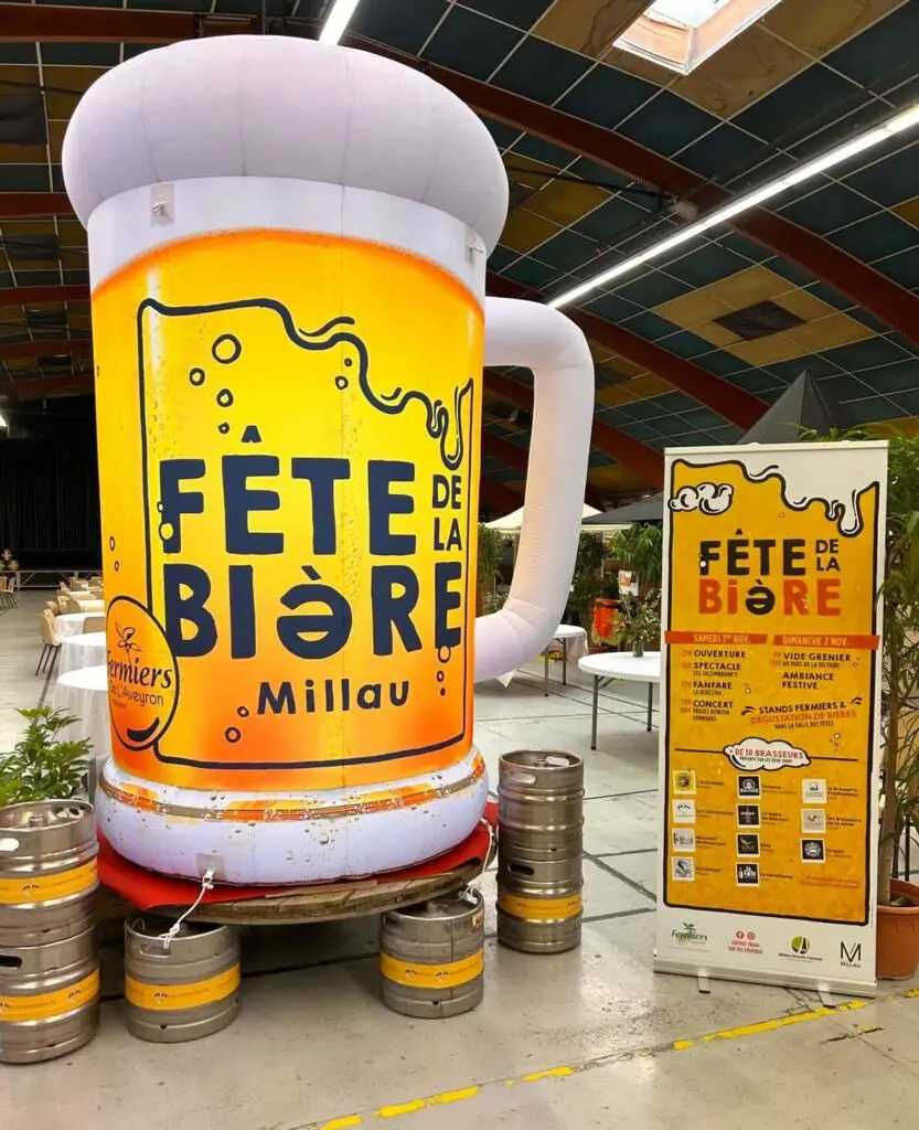 Chope de bière gonflable Fermiers de l'Aveyron chope biere gonflable fermiers aveyron 1 chope de bière gonflable fermiers de l'aveyron fête de la bière millau