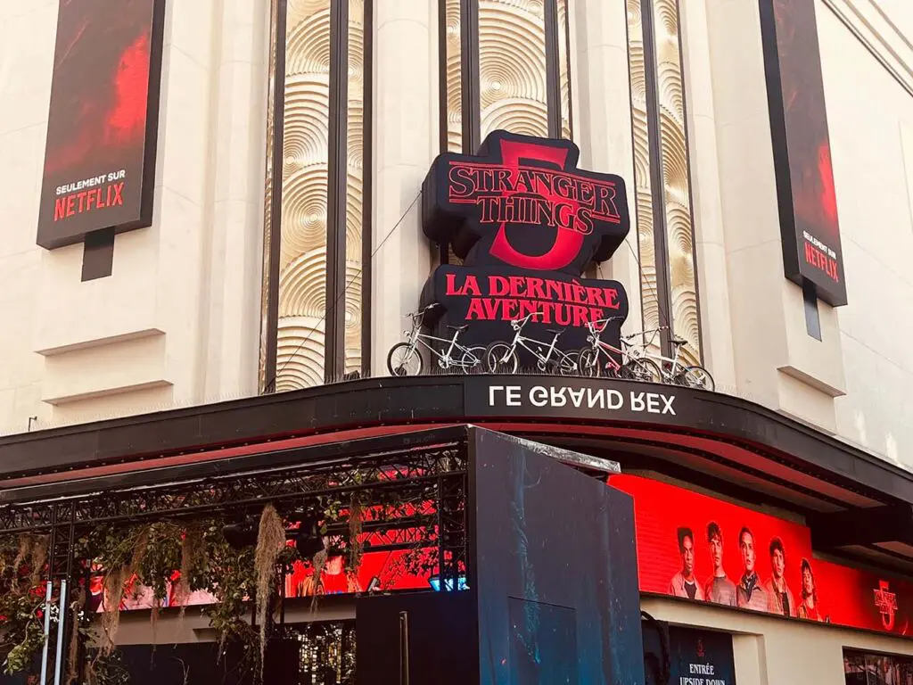 logo gonflable stranger things