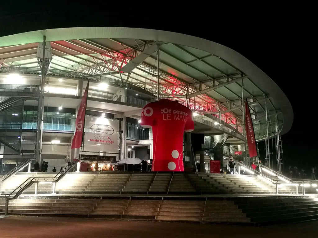 Maillot géant gonflable Mans Métropole maillot geant gonflable mans metropole maillot geant gonflable mans metropole