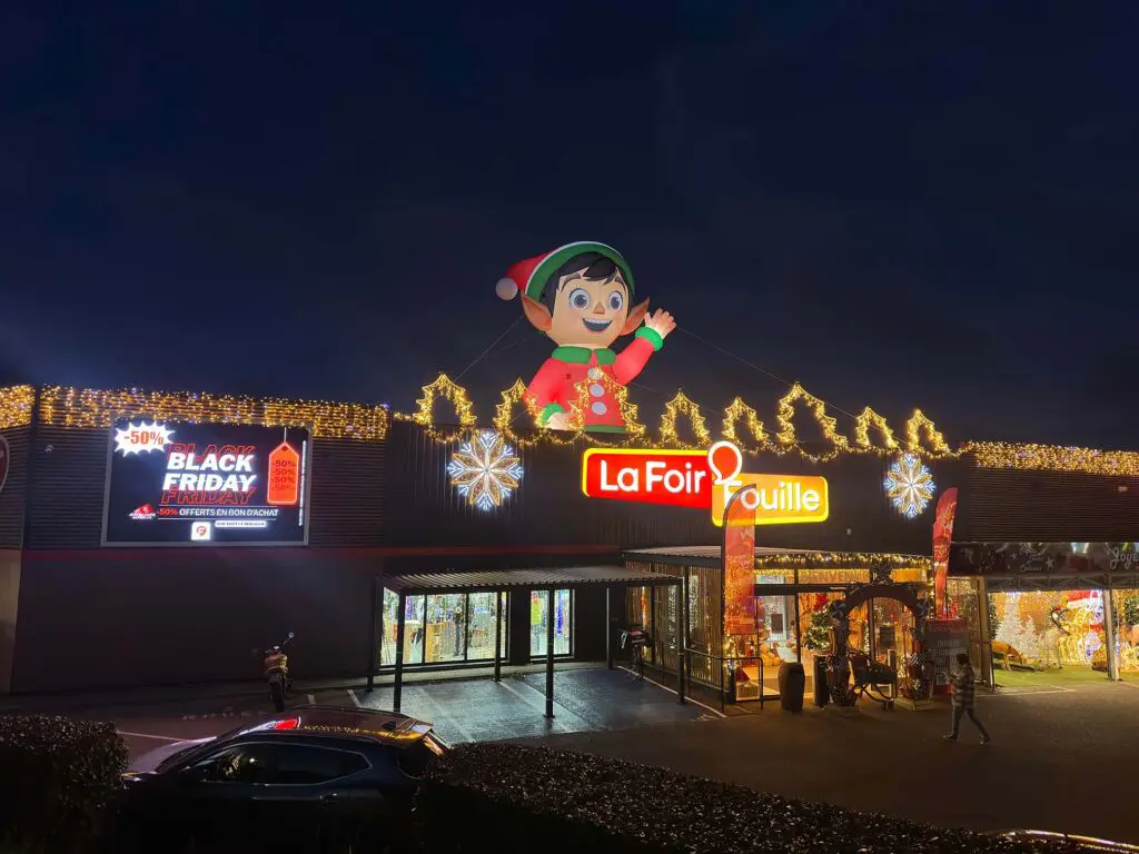 Lutin gonflable La Foir'Fouille lutin gonflable la foirfouille aubenas nuit lutin gonflable la foir'fouille