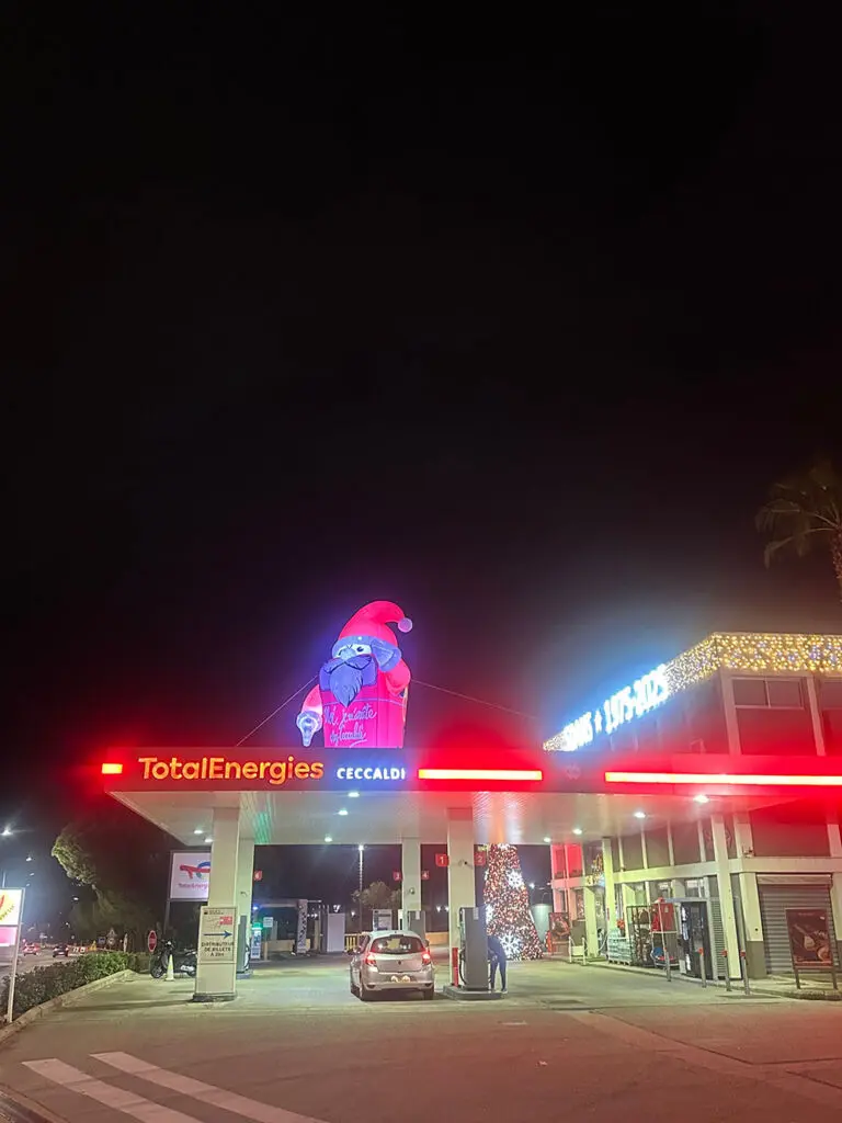 pere noel gonflable ceccaldi