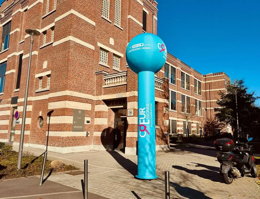 Ballon publicitaire gonflable totem gonflable coeur essonne 1 totem gonflable coeur essonne 1