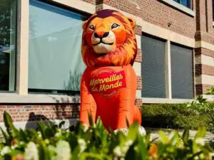 lion gonflable merveilles du monde