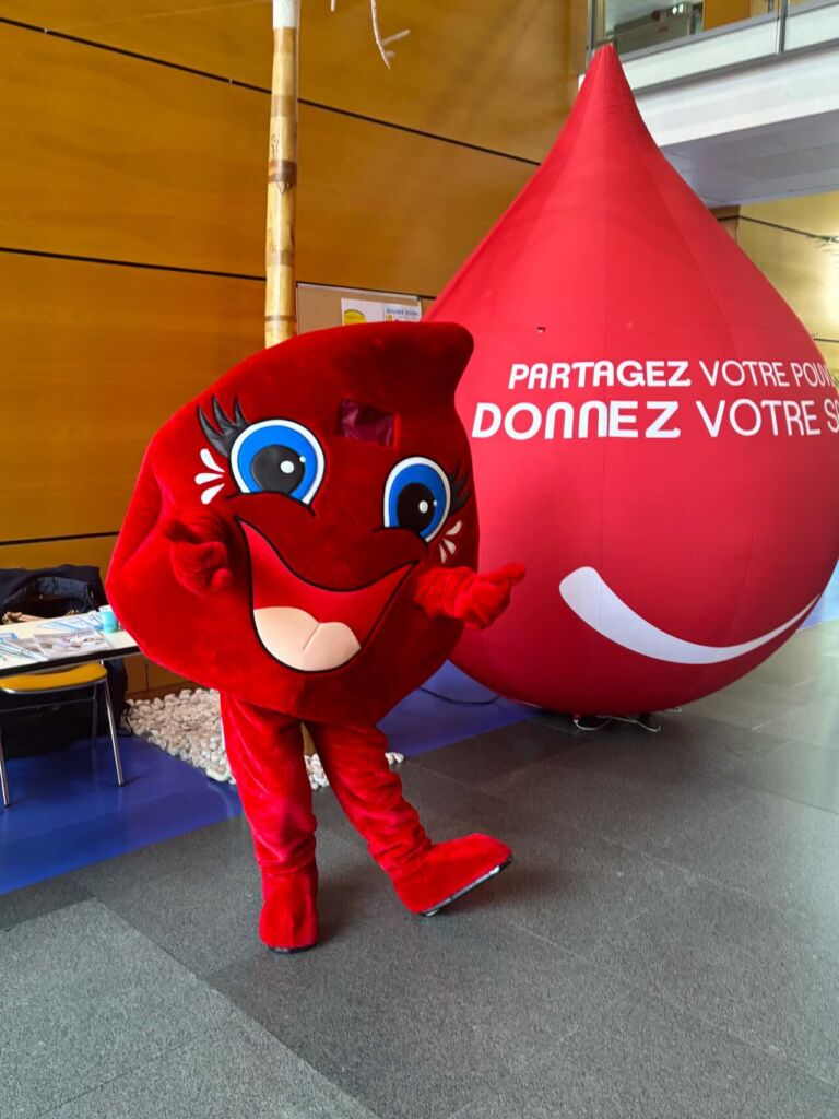 goutte de sang gonflable établissement français du sang