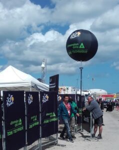 AIRSYSTEMS - Fabricant de structures gonflables : BALLONS GONFLABLES & SKYDANCERS : Ballon gonflable sur mat - Tour de France