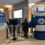 AIRSYSTEMS - Spécialiste Structures gonflables : MASCOTTE GONFLABLE : ROBOT ALLIANZ "ASK