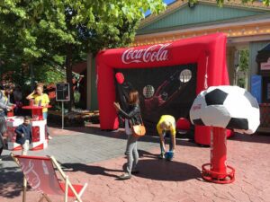 AIRSYSTEMS - Spécialiste Structures gonflables : STRUCTURES SPORTIVES GONFLABLES : Terrain de sport, but gonflable - Coca-cola