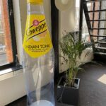 PLV gonflables - Bouteille gonflable Schweppes